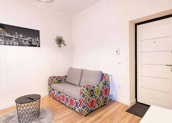 Hanna Studios - Belle In The Heart Of The Old Town